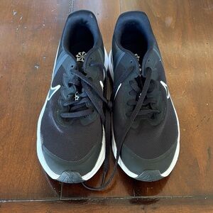 NWOT Nike Kids Star Runner Sneakers - Size 5.5Y